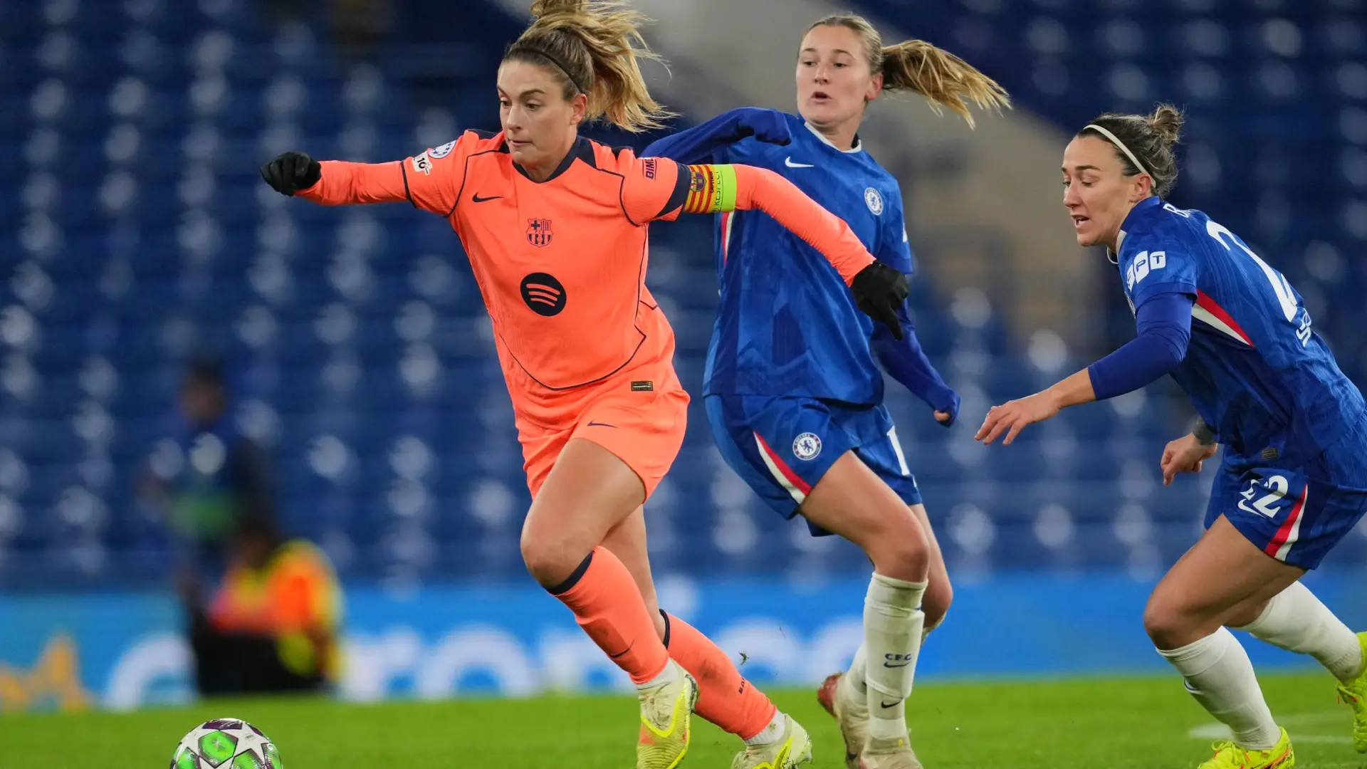 El Barça salva un punto ante el Chelsea para seguir siendo líder de la clasificación de la Champions femenina