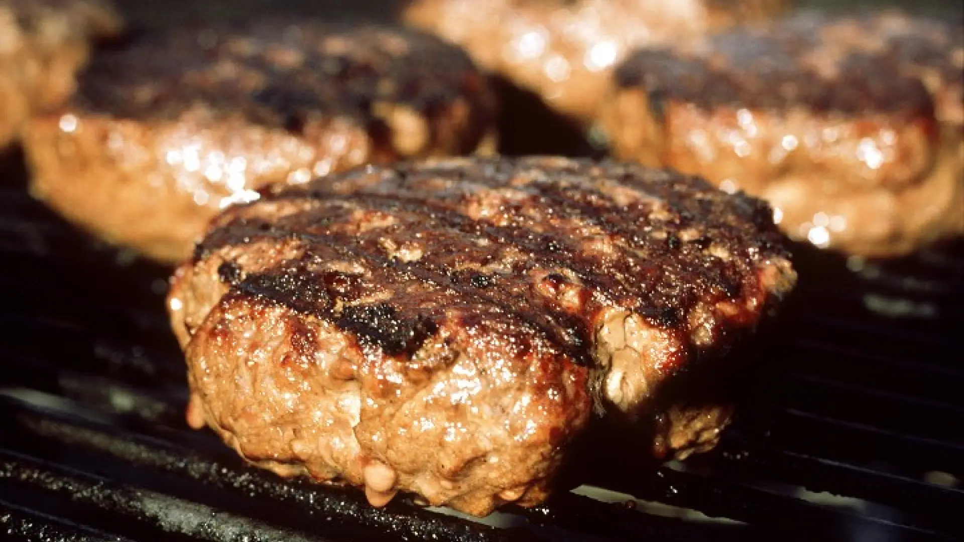 El doctor Manuel Viso alerta sobre los tres platos que nunca se deberían cenar: «carne frita, espaguetis y leche con cacao y galletas»