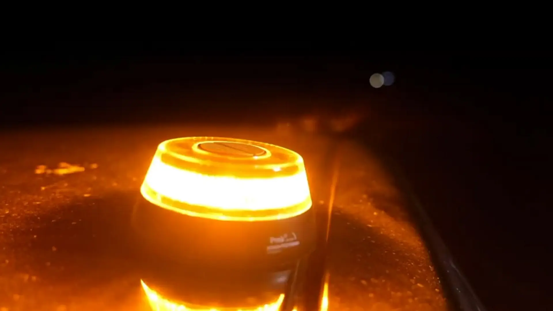 ALDI ya tiene también baliza V-16 conectada a la DGT, su dispositivo para sustituir a los triángulos en 2026