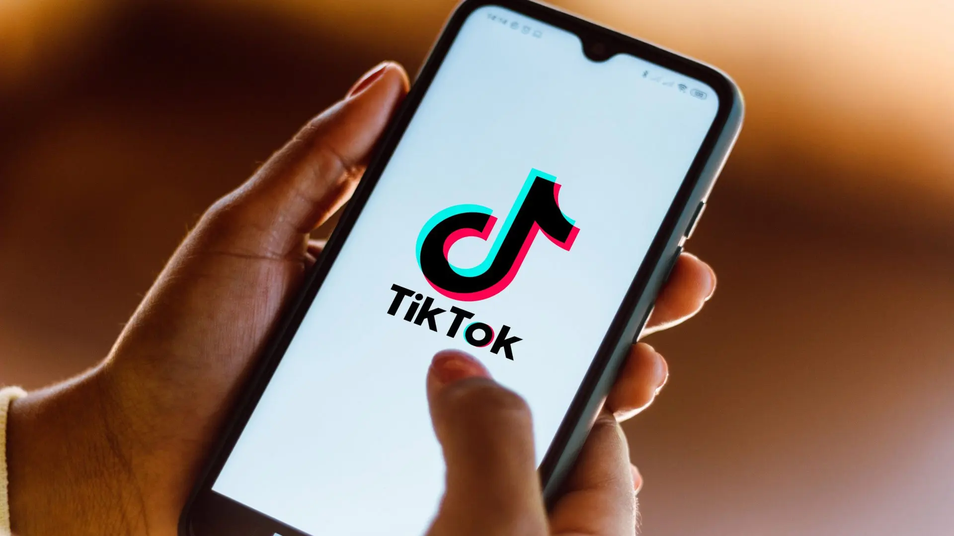 Los efectos secundarios en el cerebro de consumir TikTok de manera compulsiva