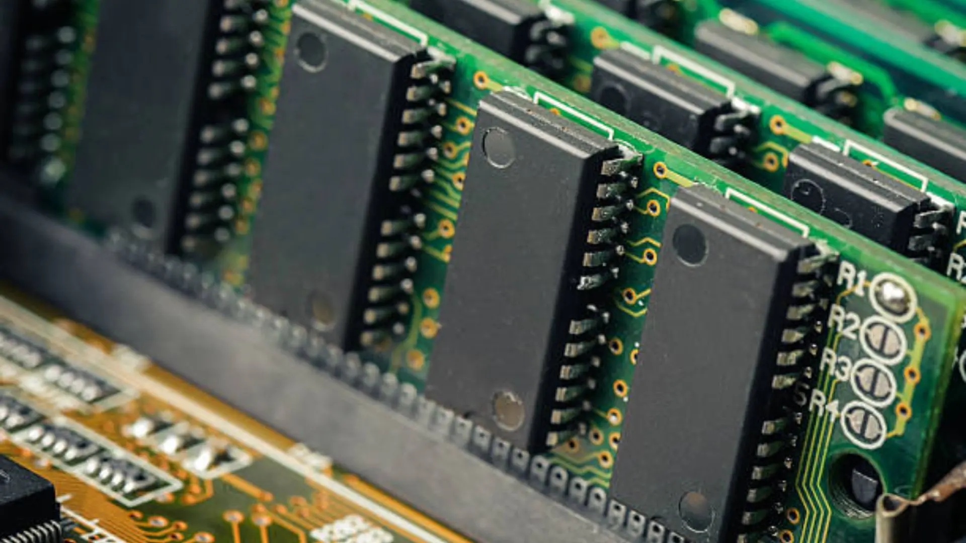 Crisis de componentes: la escasez de RAM disparará los precios de PC, móviles y casi cualquier dispositivo