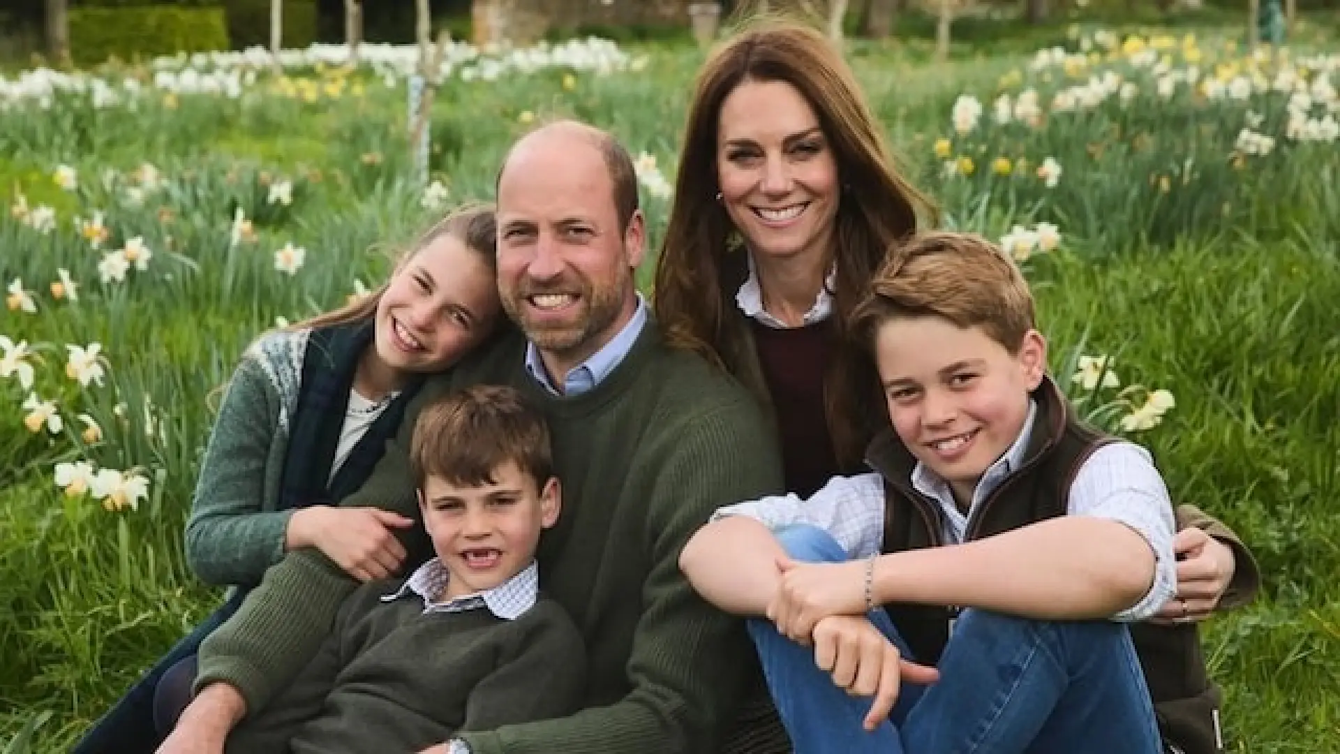 La foto navideña de Kate Middleton, Guillermo y sus tres hijos… fue hecha en abril