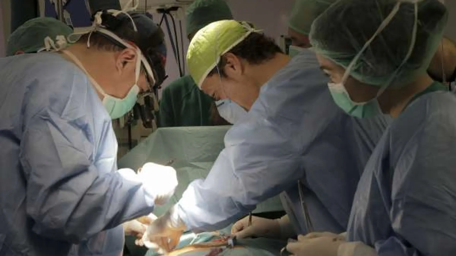 Realizan por primera vez un 'bypass' coronario sin cirugía a corazón abierto