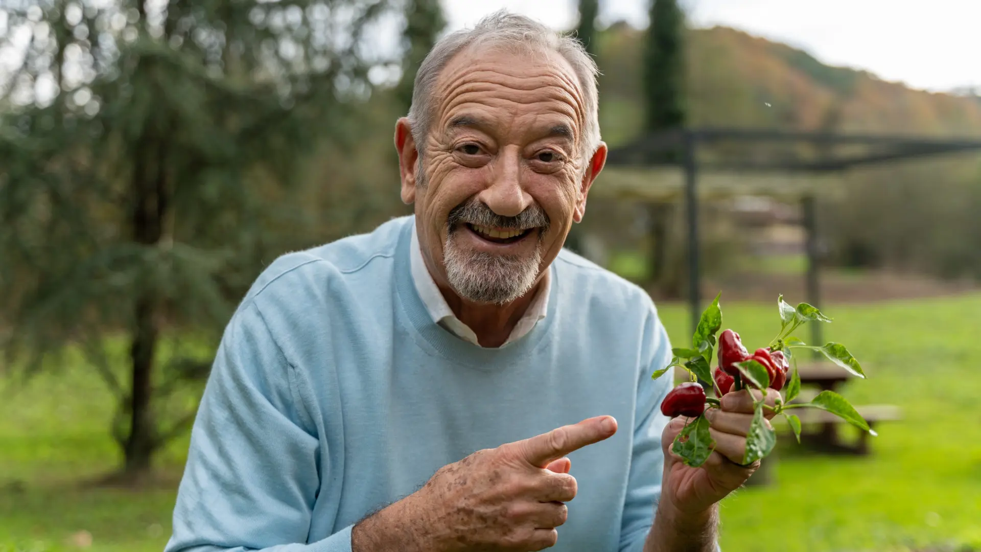 En qué consiste la terapia watsu que práctica Karlos Arguiñano: el secreto de su forma física