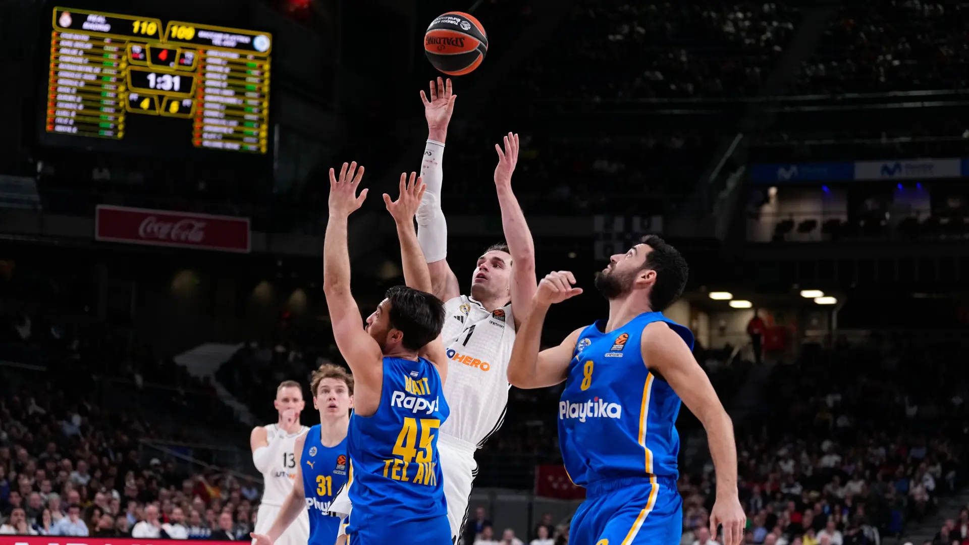 Máximo despliegue policial antes del Madrid-Maccabi con un helicóptero y agentes de la UPR para custodiar a los jugadores