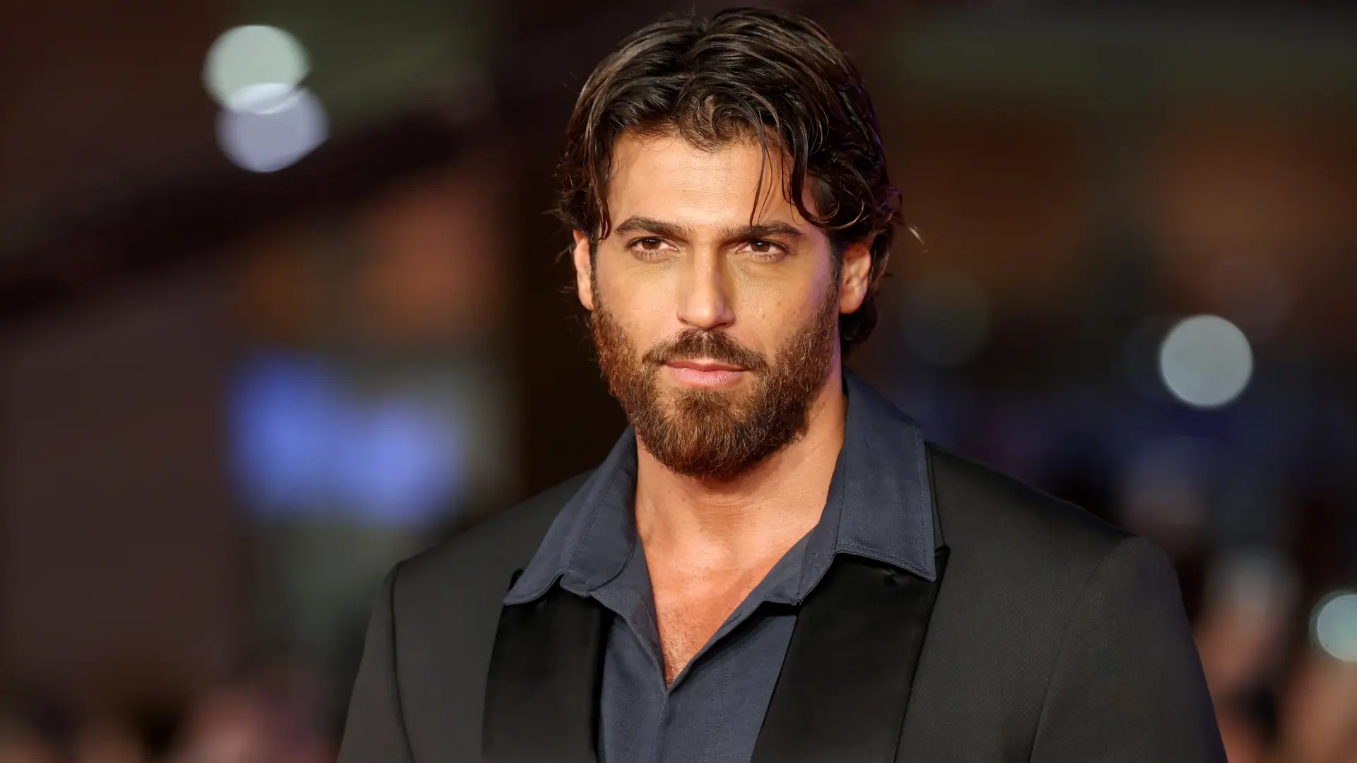 Can Yaman aterriza en España tras su detención en Estambul: «Estoy bien y muy contento»