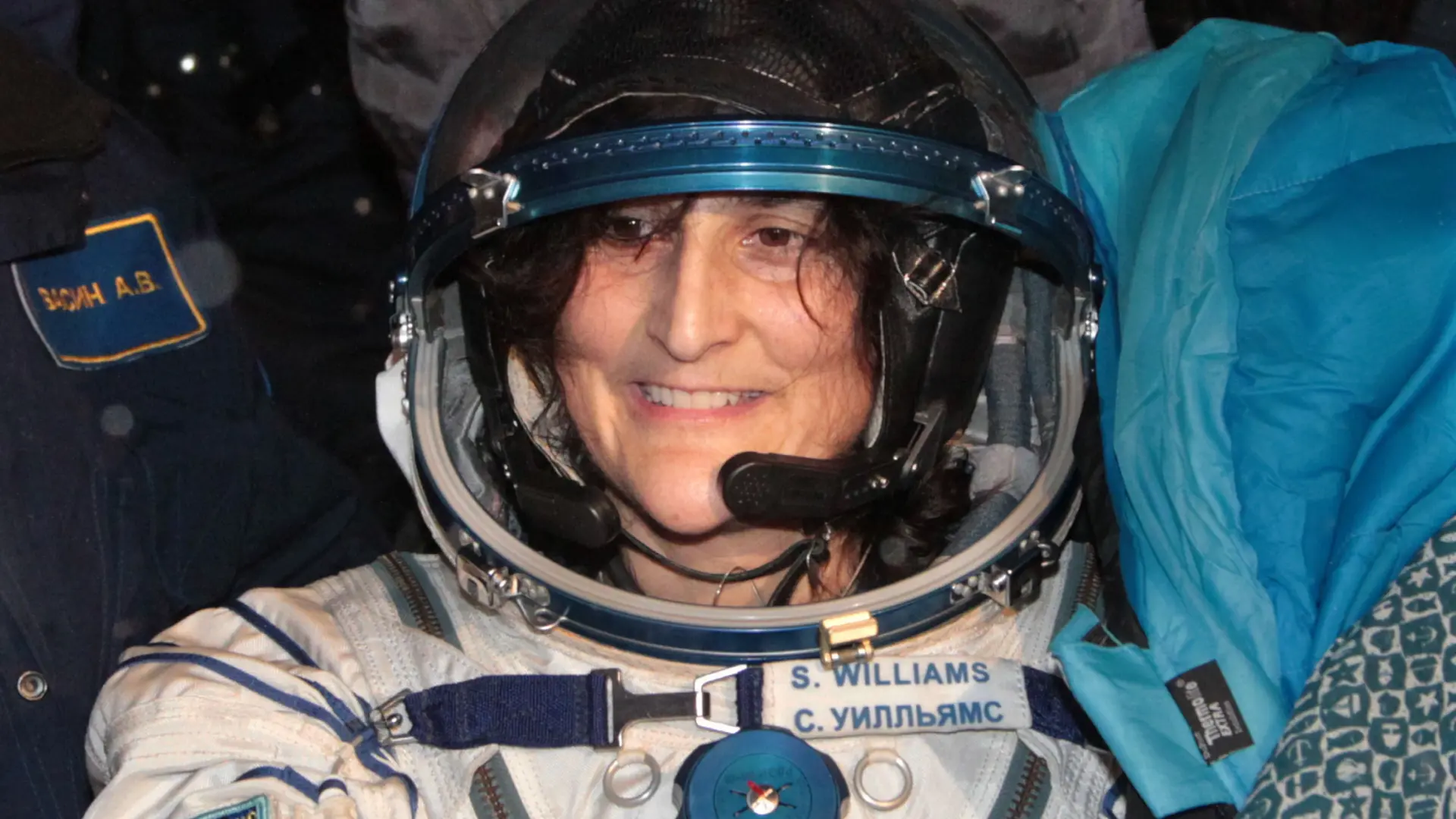 La astronauta que quedó nueve meses varada en el espacio se retira de la NASA