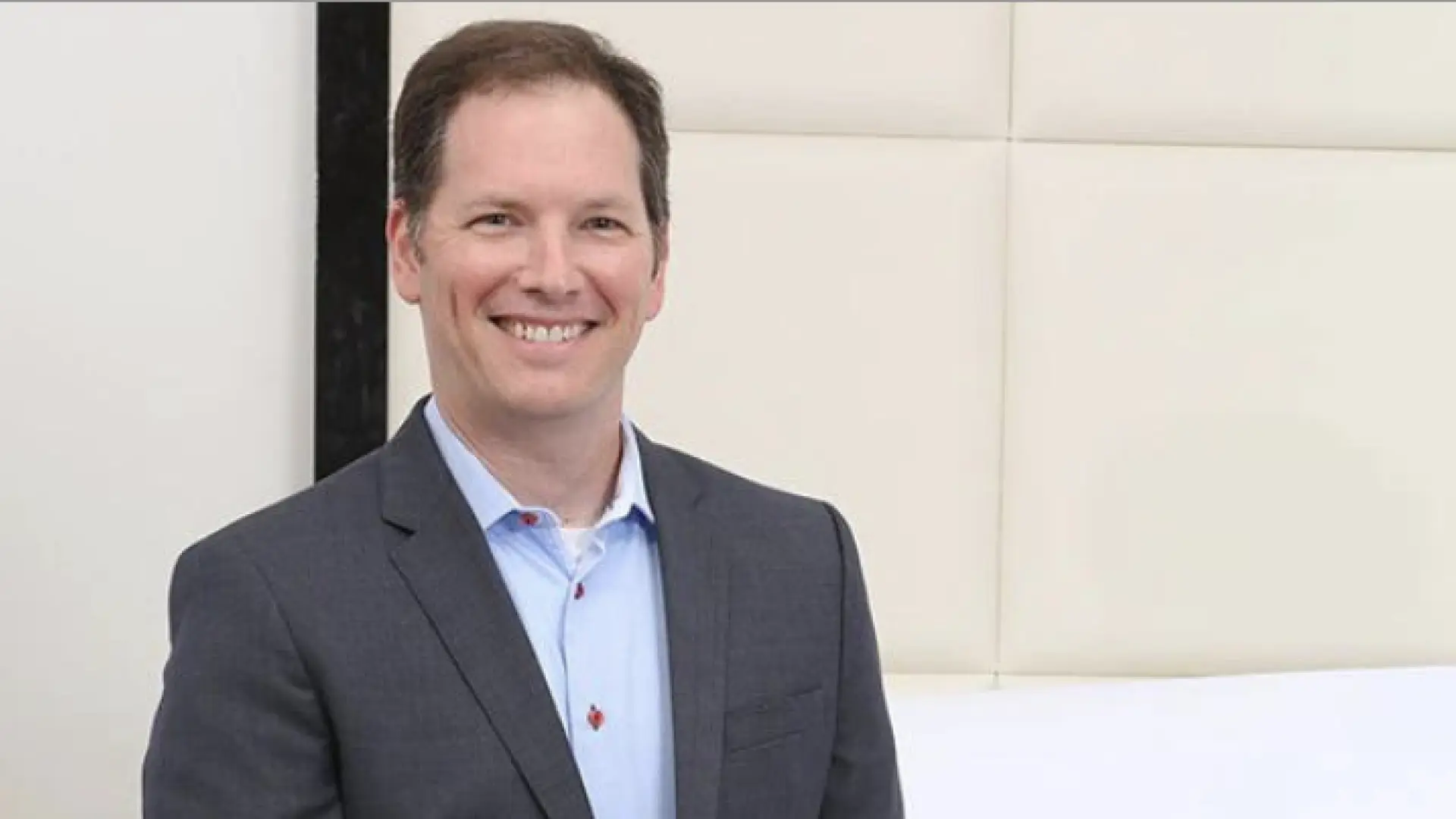 Doctor Michael Breus: «La buena salud parte de dormir, hidratarse y respirar, pero hay que hacerlo bien»