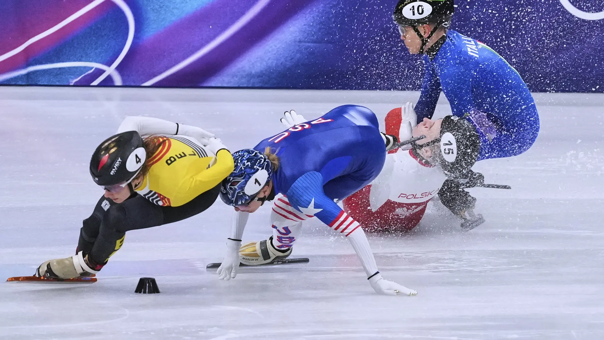 Impactante accidente en los Juegos: Kamila Sellier sufre un cuchillazo de un patín en la cara y llena el hielo de sangre