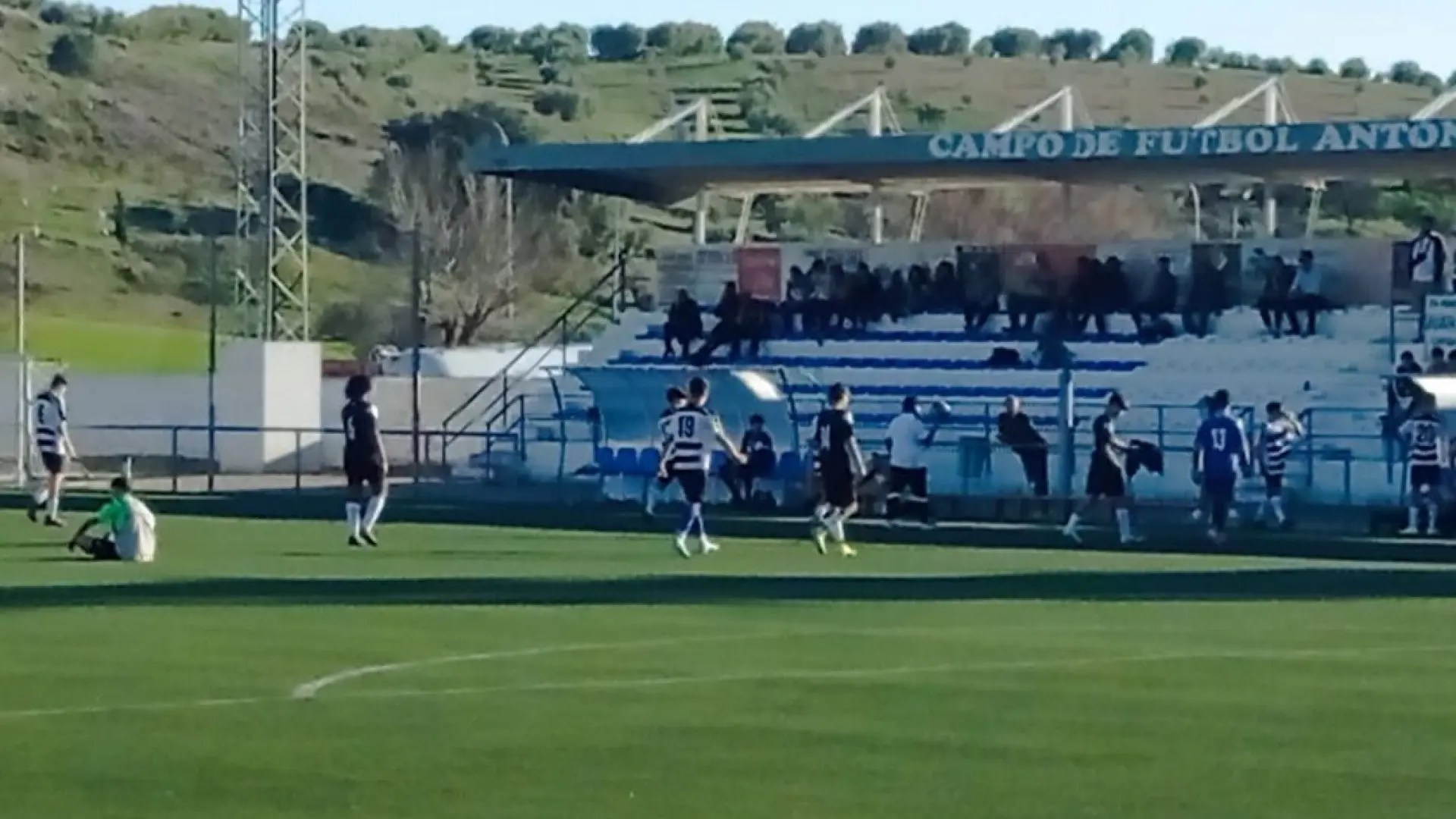 Brutal tangana en un partido de juveniles entre el Íllora y el Puerto de Motril: hay tres heridos, uno con la mandíbula rota