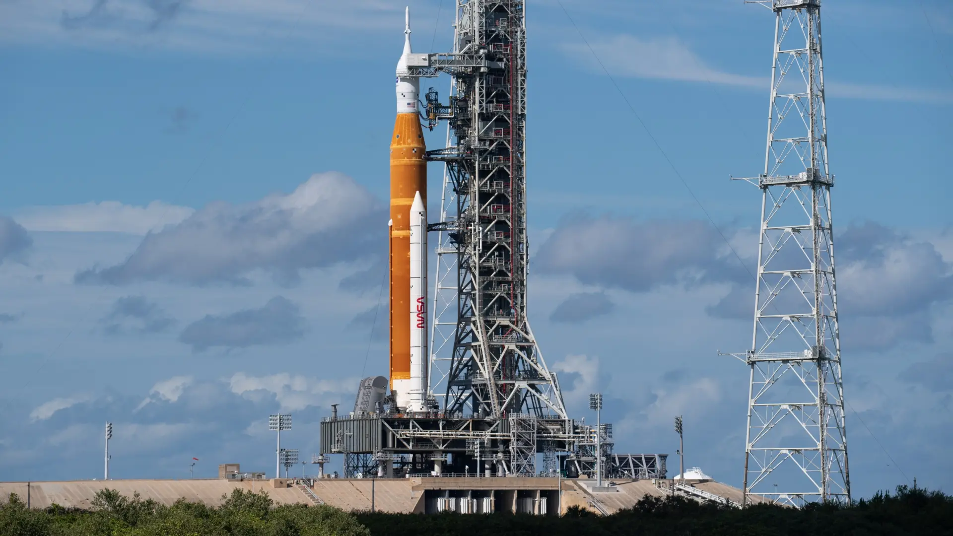 Así es el SLS de la NASA, el cohete más potente que llevará de nuevo al ser humano a la Luna