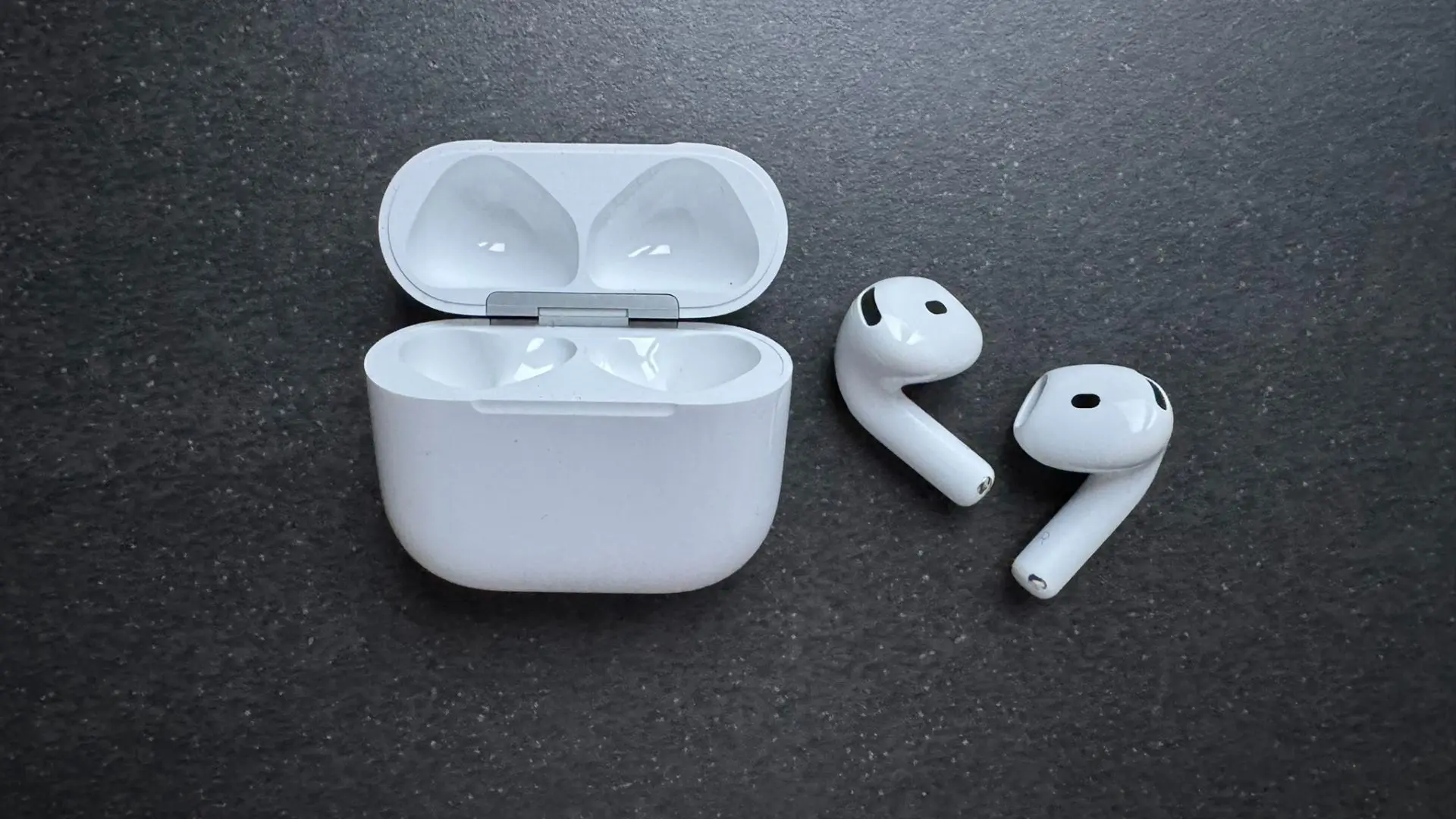 Amazon apuesta por los AirPods 4 con cancelación de ruido y los rebaja 50 euros