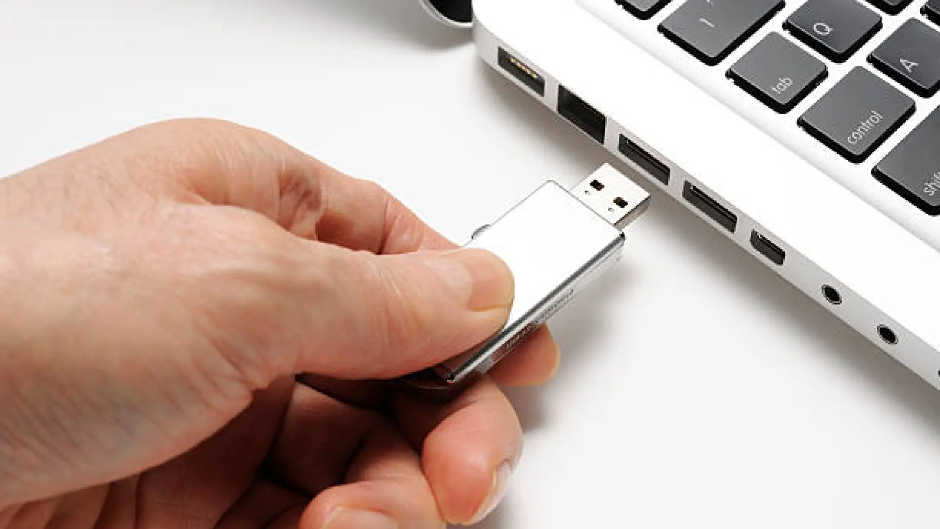 Más allá de las memorias USB: alternativas más rápidas y cómodas para guardar tus archivos