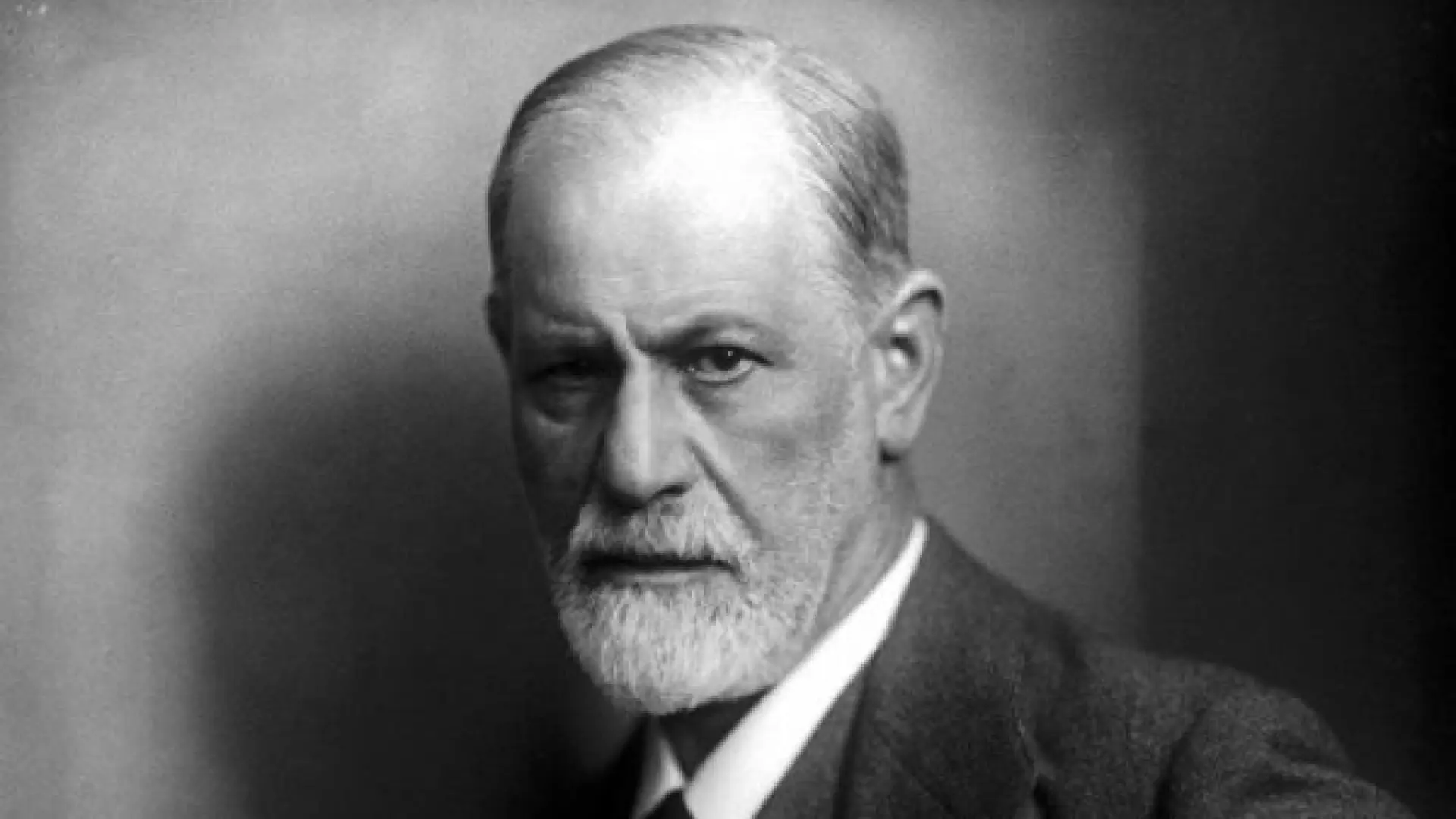 Qué quería decir Sigmund Freud al afirmar: «No hay necesidad en la infancia tan fuerte como la protección de un padre»