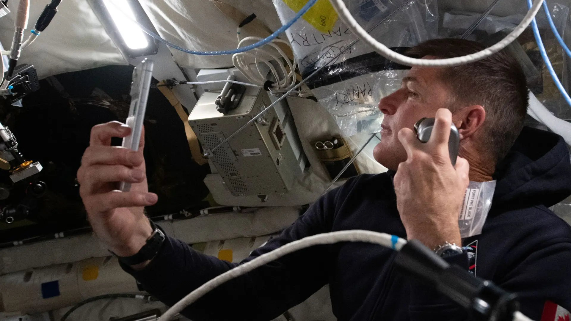 La NASA lleva el iPhone al espacio profundo: así son las fotos de Artemis II tomadas con el móvil de Apple