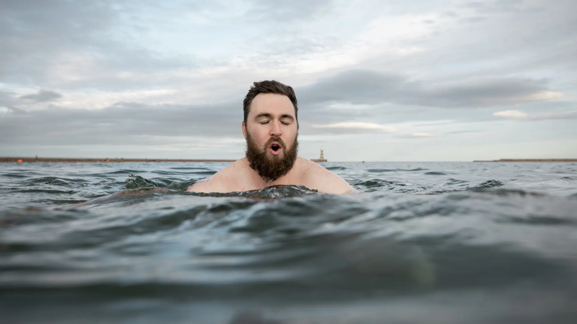 Un estudio demuestra cómo darse un baño de solo 5 minutos en agua fría puede mejorar nuestro estado de ánimo
