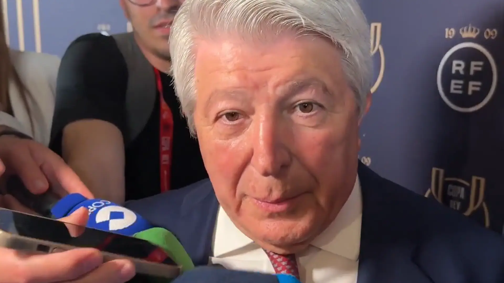 El divertido lapsus de Enrique Cerezo antes de la final de Copa y su crítica a los árbitros: «Lo digo delante del presidente de la Federación»