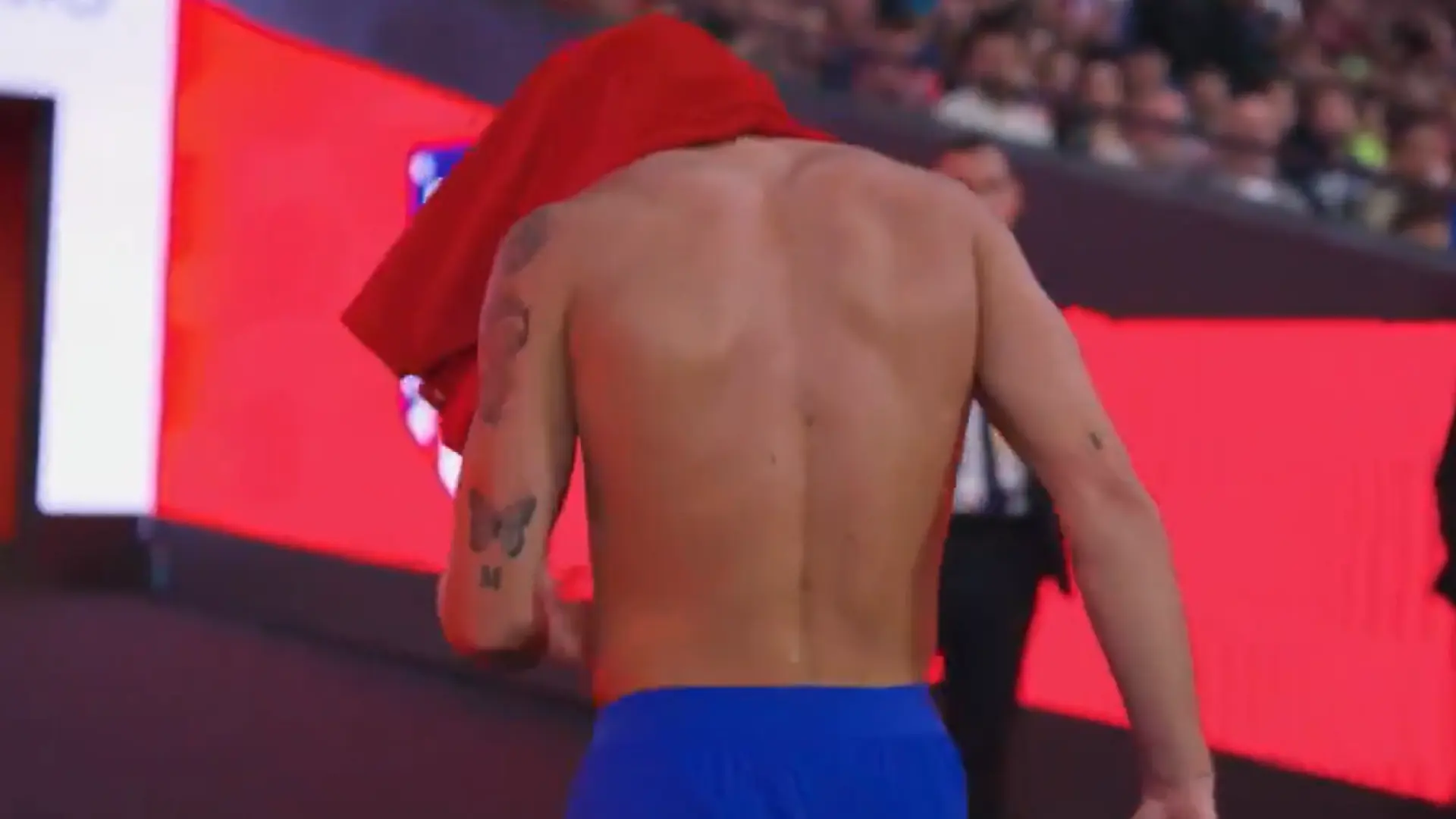 Pablo Barrios se marcha hundido tras su nueva lesión justo antes del Arsenal