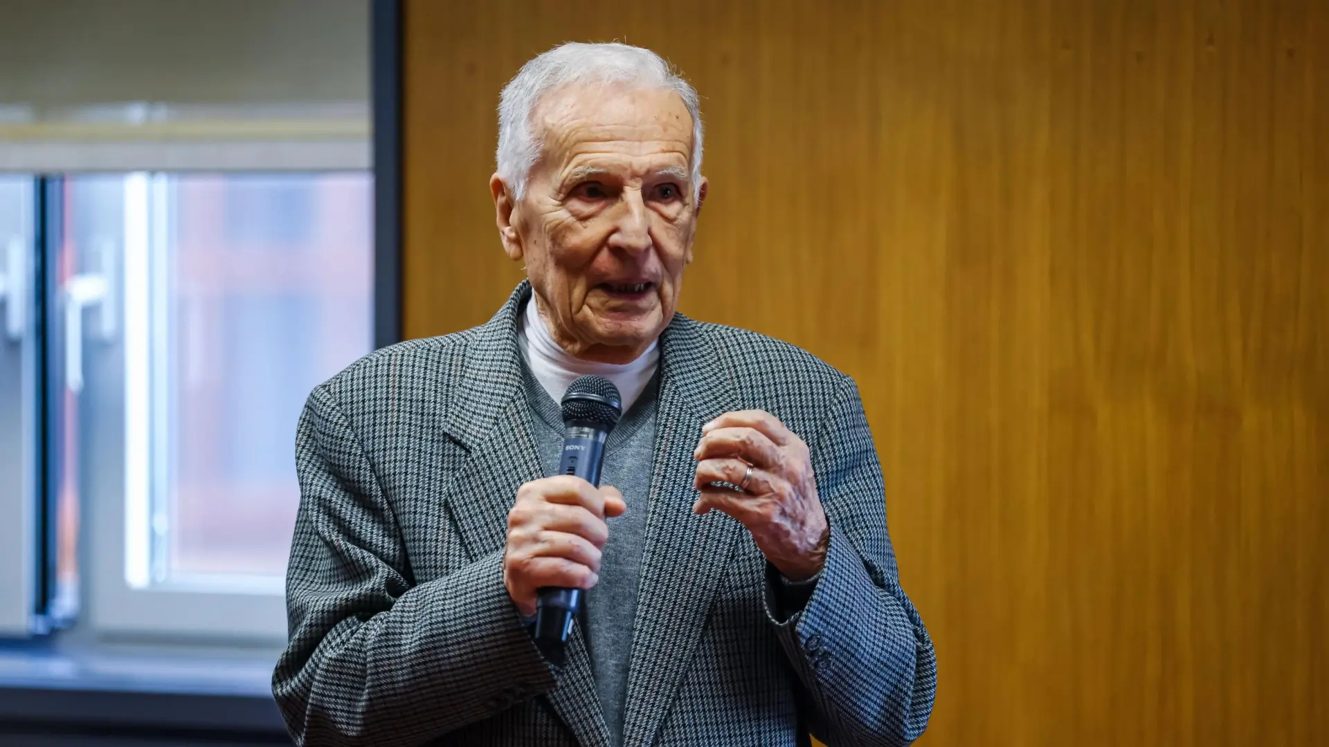 Silvio Garattini, oncólogo de 97 años, da su menú para vivir más años: «50 gramos de pasta, poca carne, fruta cocida, legumbres y pescado»