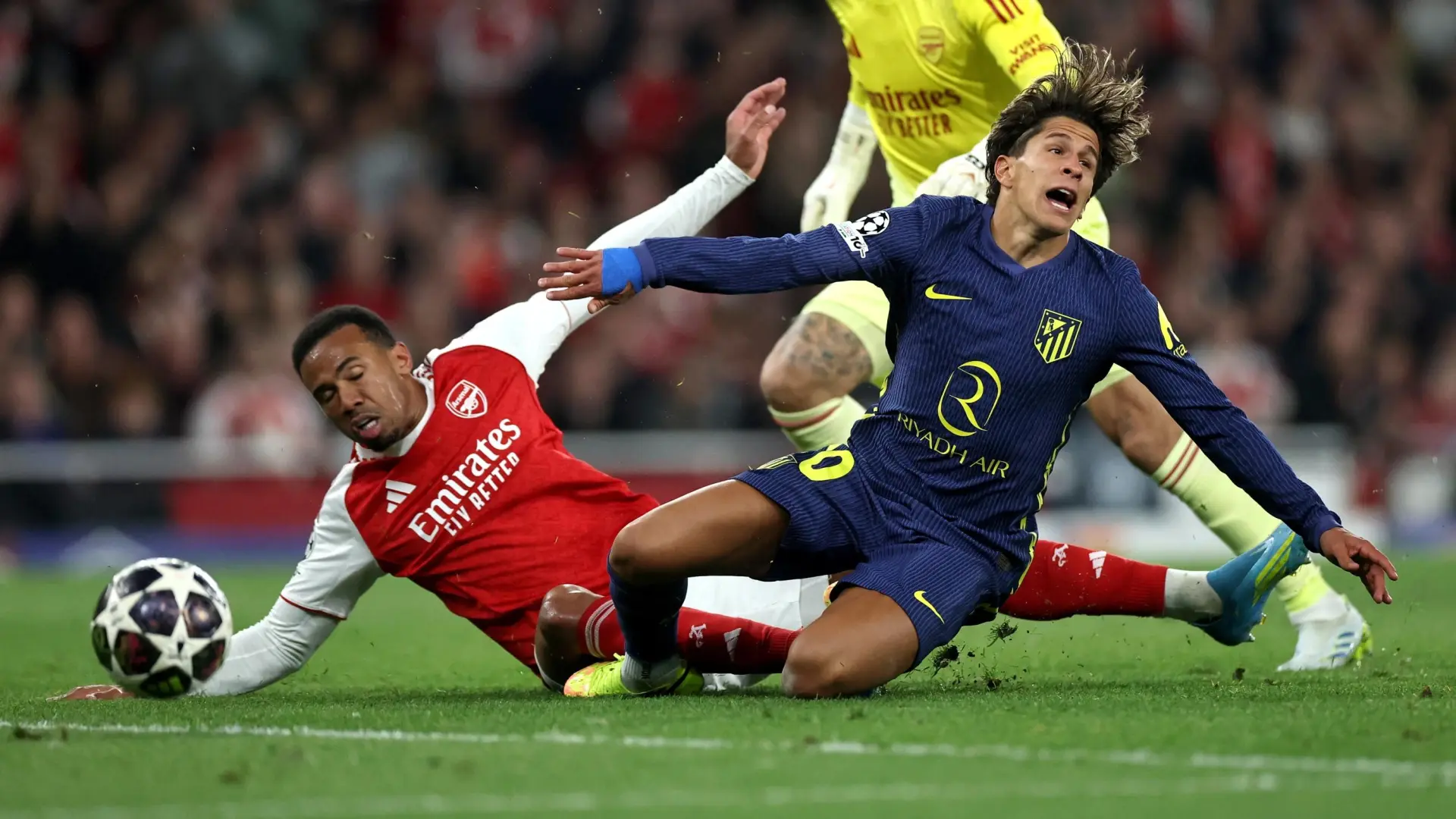 La polémica del Arsenal – Atlético: los rojiblancos reclaman dos penaltis que el árbitro no pitó
