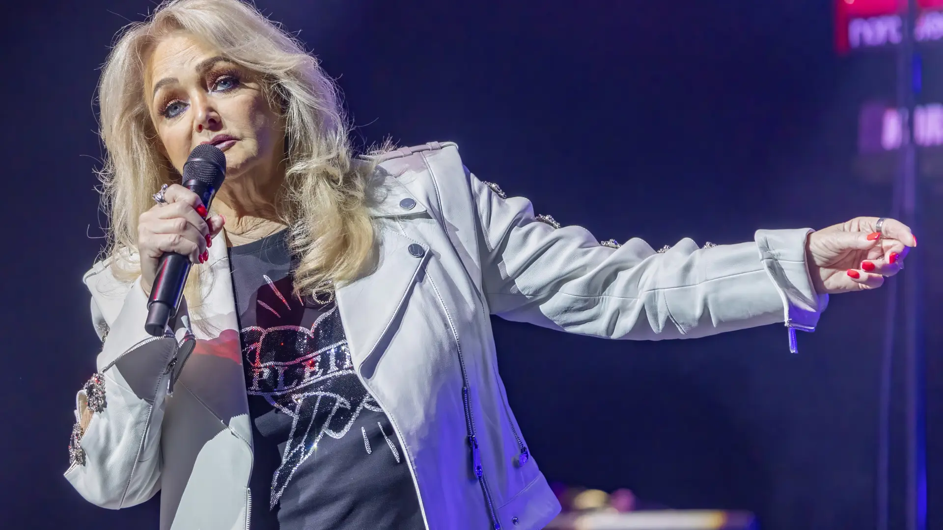 Bonnie Tyler sufrió un paro cardíaco cuando los médicos intentaron sacarla del coma, según medios internacionales