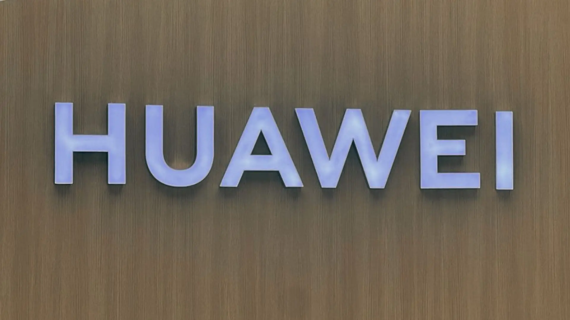 HUAWEI desafía los límites de la industria de semiconductores con su innovadora 'Ley Tau'