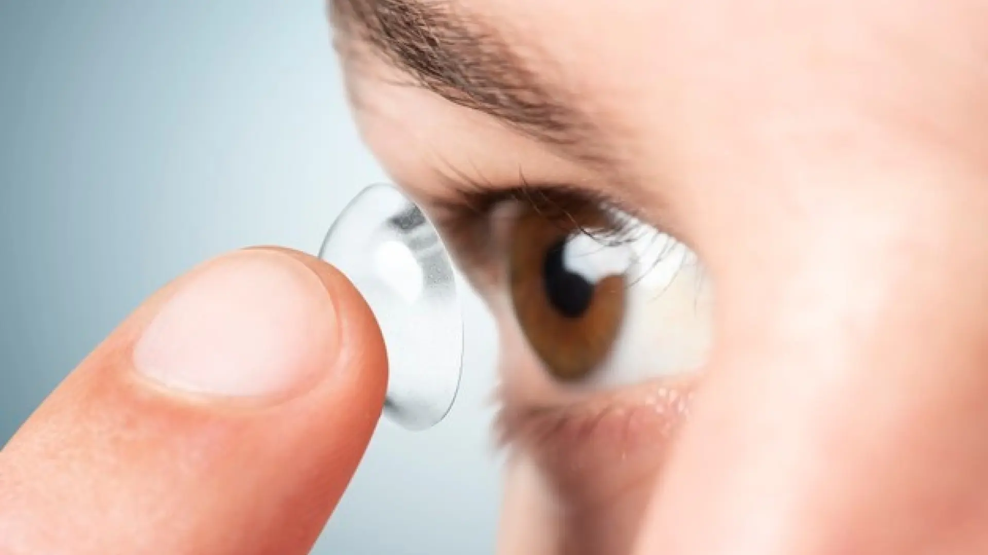 Crean unas lentillas inteligentes para tratar la depresión con estímulos eléctricos a través del ojo