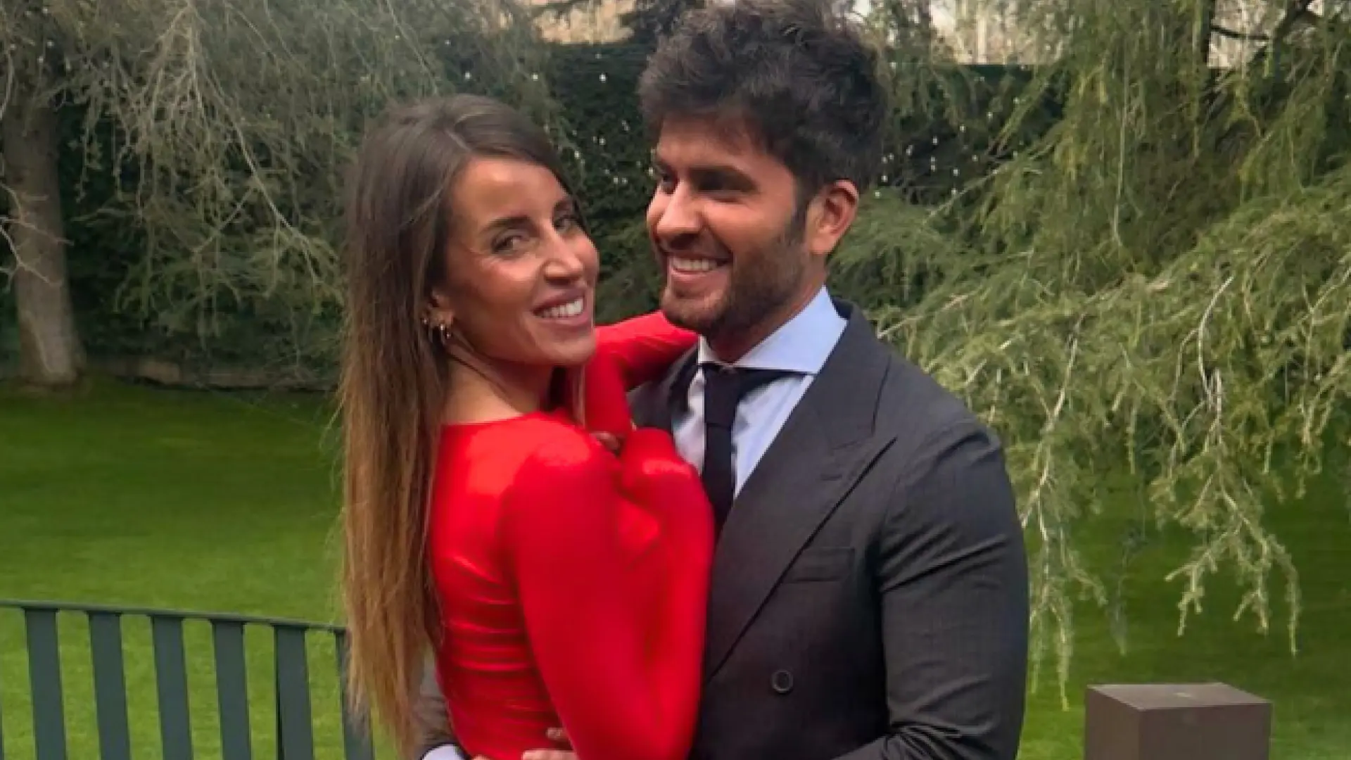 Marta Castro estalla contra las críticas por coger en brazos a su hija con Rodri Fuertes: «Es mi problema y es mi educación»