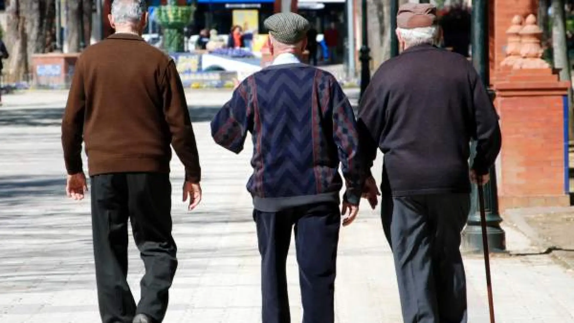 Esta es la velocidad a la que deberías caminar en función de tu edad, según la ciencia