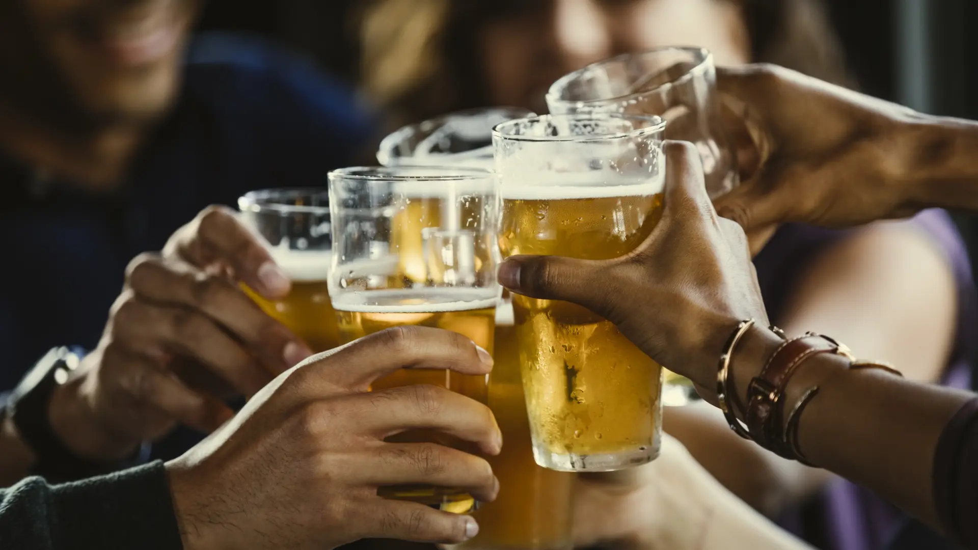 Casi cuatro de cada diez jóvenes en España dicen haber reducido su consumo de alcohol en los últimos años