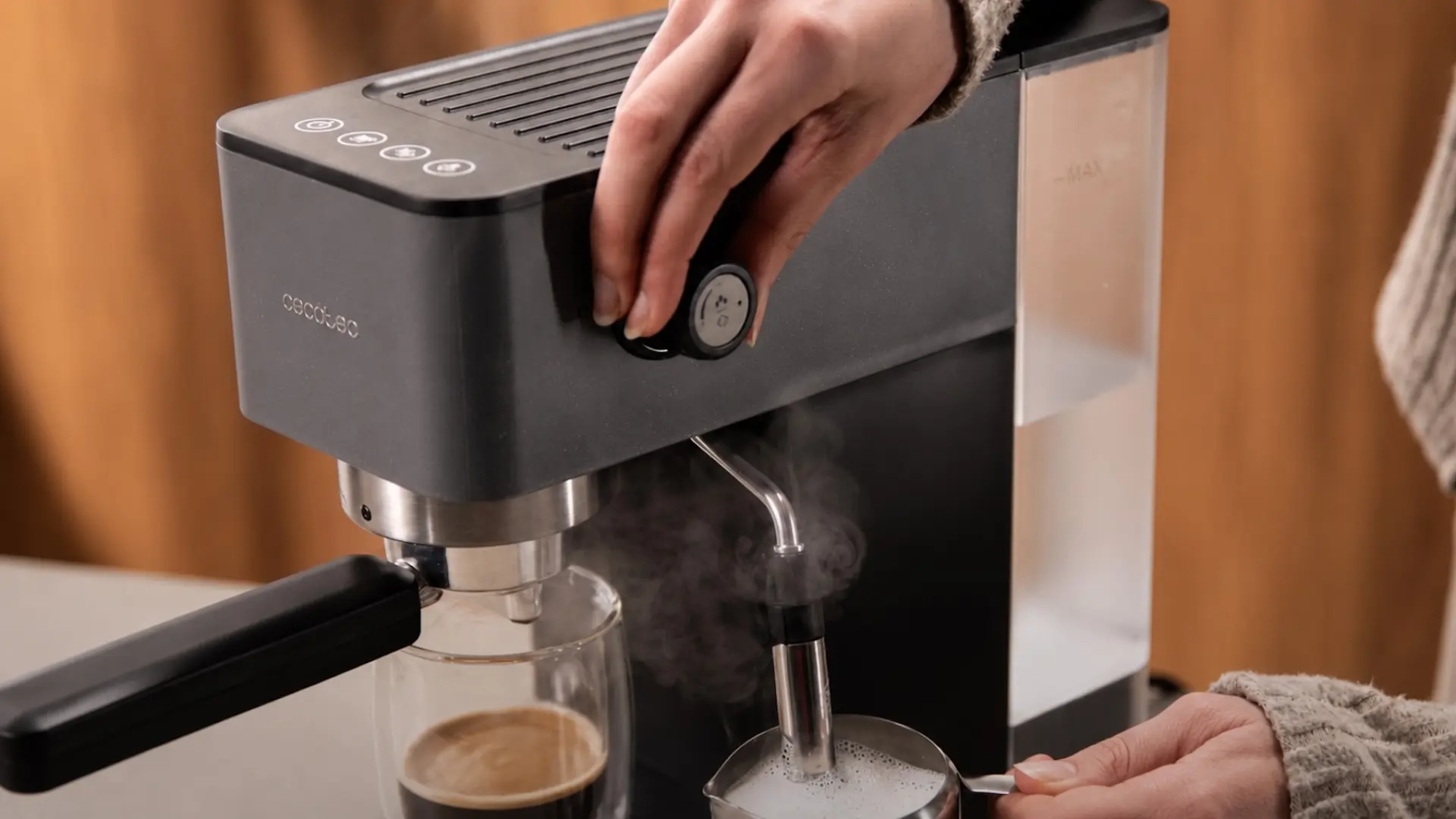 Dile adiós a las cápsulas: la cafetera express de Cecotec que te hará disfrutar del verdadero café molido