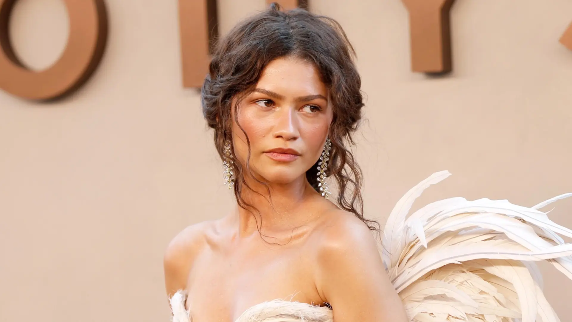 La divertida reacción de Zendaya a la propuesta de matrimonio de un fan en plena alfombra roja: «Demasiado tarde»