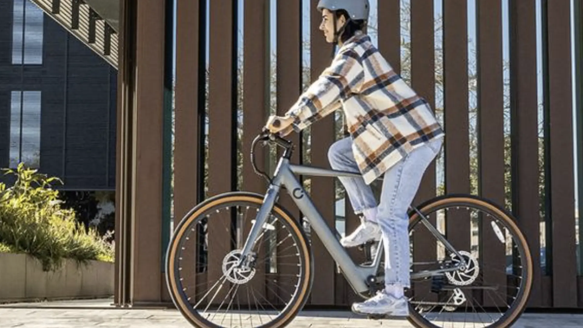 Elegante, ligera y eléctrica: la bicicleta Sprint Silver te aporta mayor comodidad y autonomía