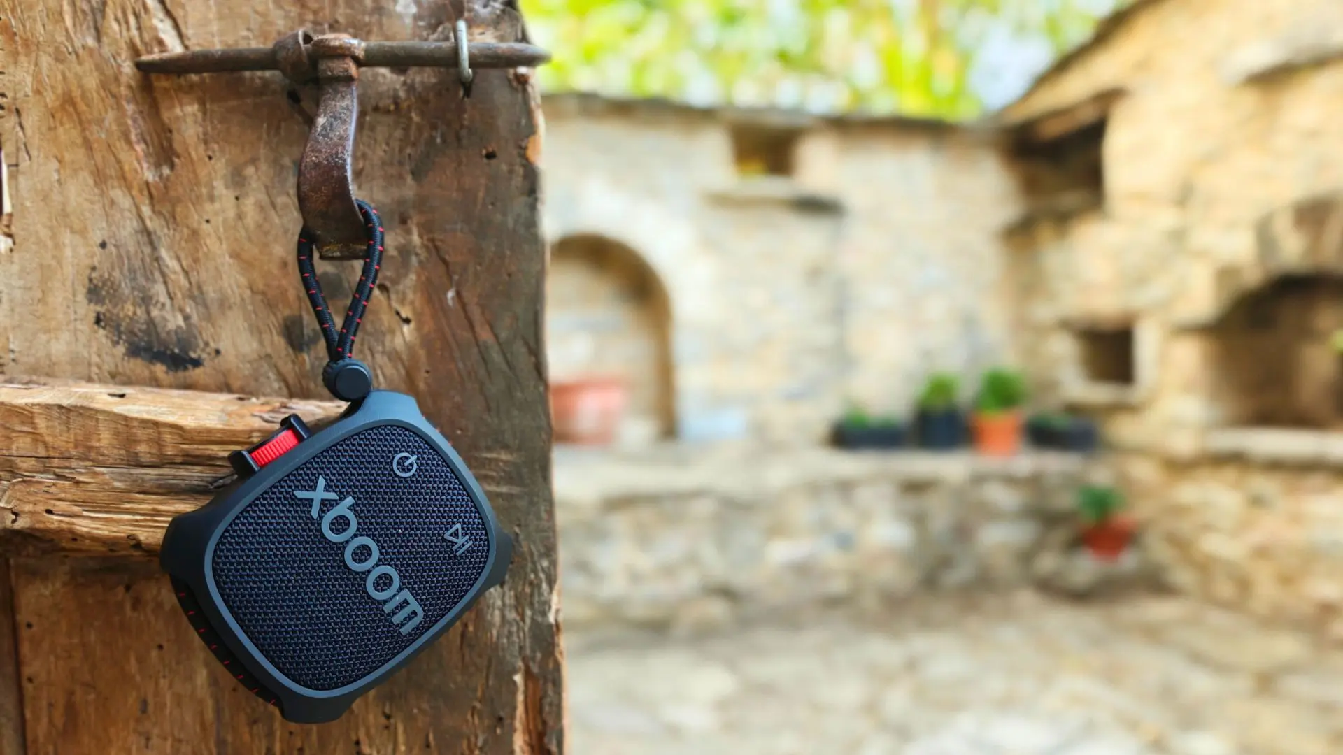 LG XBoom Rock: un altavoz resistente para llevarte la música a cualquier parte