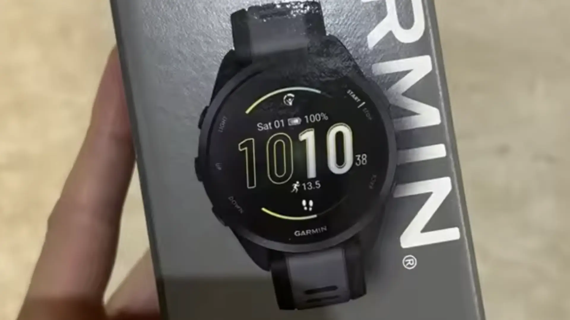 Haz deporte sin cargar con el teléfono: la precisión del GPS de Garmin en un reloj ligero y completísimo