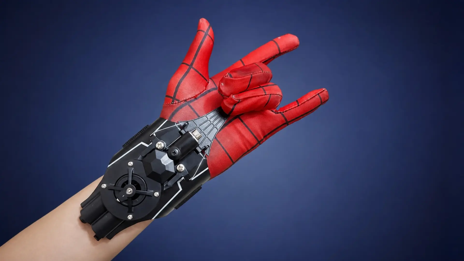 Siente el poder de Spider-Man en tu muñeca: el lanzatelarañas eléctrico que recoge el hilo de forma automática