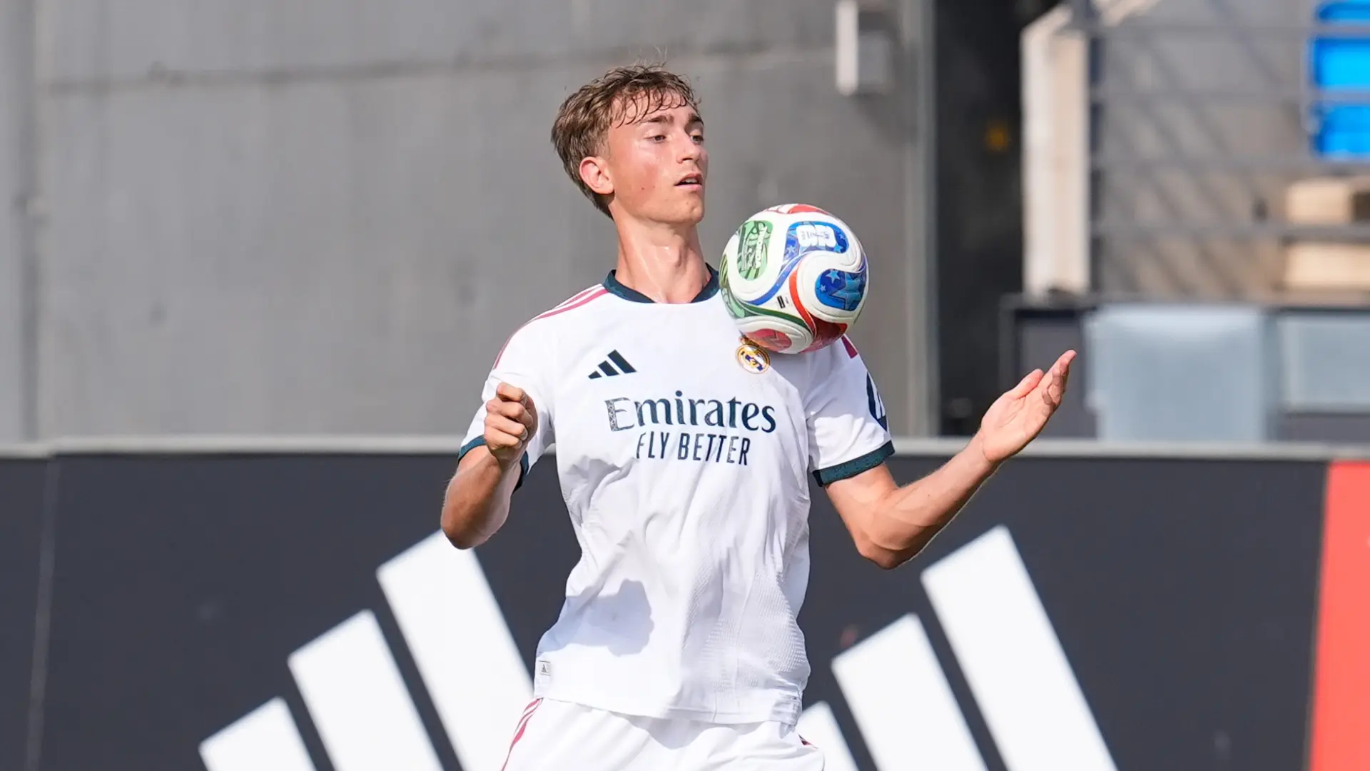 Emotivo mensaje de Dean Huijsen tras elegir el '4'… con respuesta de capitán de Sergio Ramos: «Espero que te dé muchas alegrías»