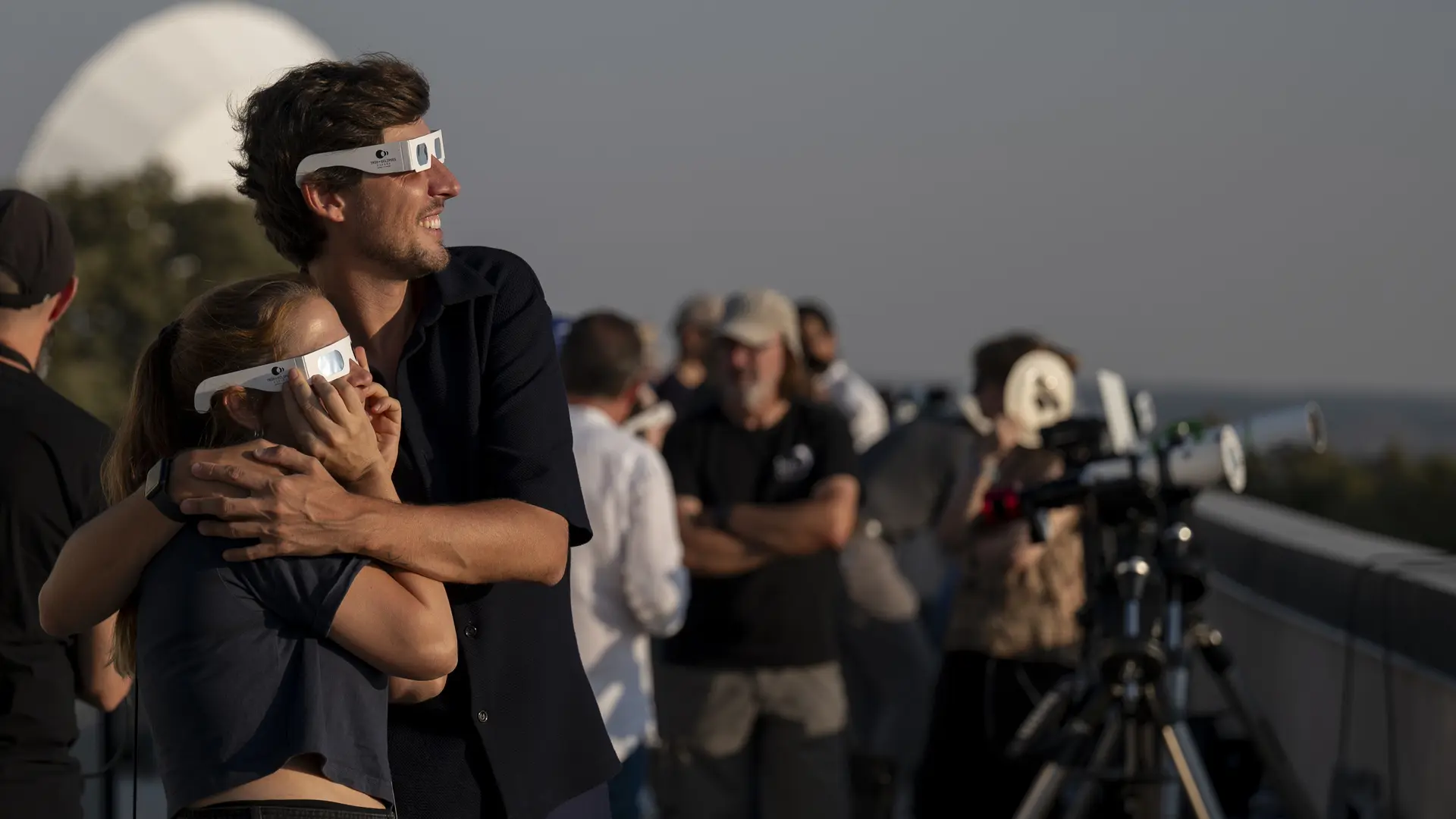 Instan a acudir a urgencias al mínimo síntoma de lesión ocular por el eclipse