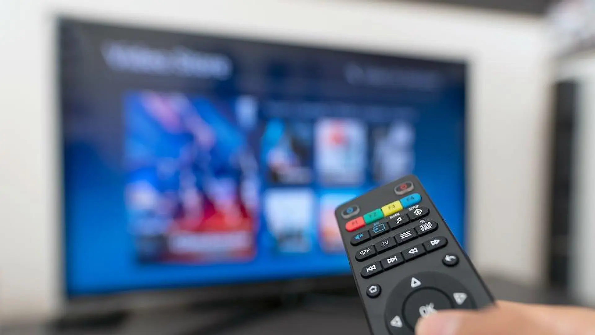 La TDT cambia el 5 de noviembre: tendrás que resintonizar los canales de tu televisor para verlos en UHD