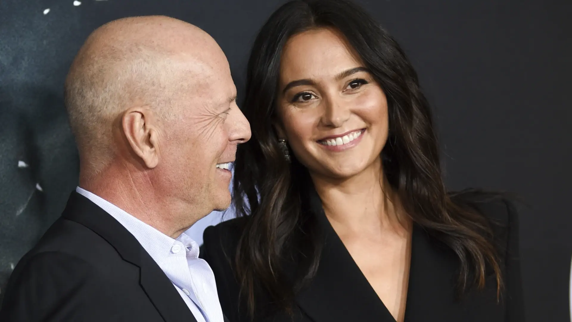 Emma Heming se sincera sobre su duelo en la enfermedad de Bruce Willis: «Me sentía sola, mis hijas me vieron derrumbada en el suelo»