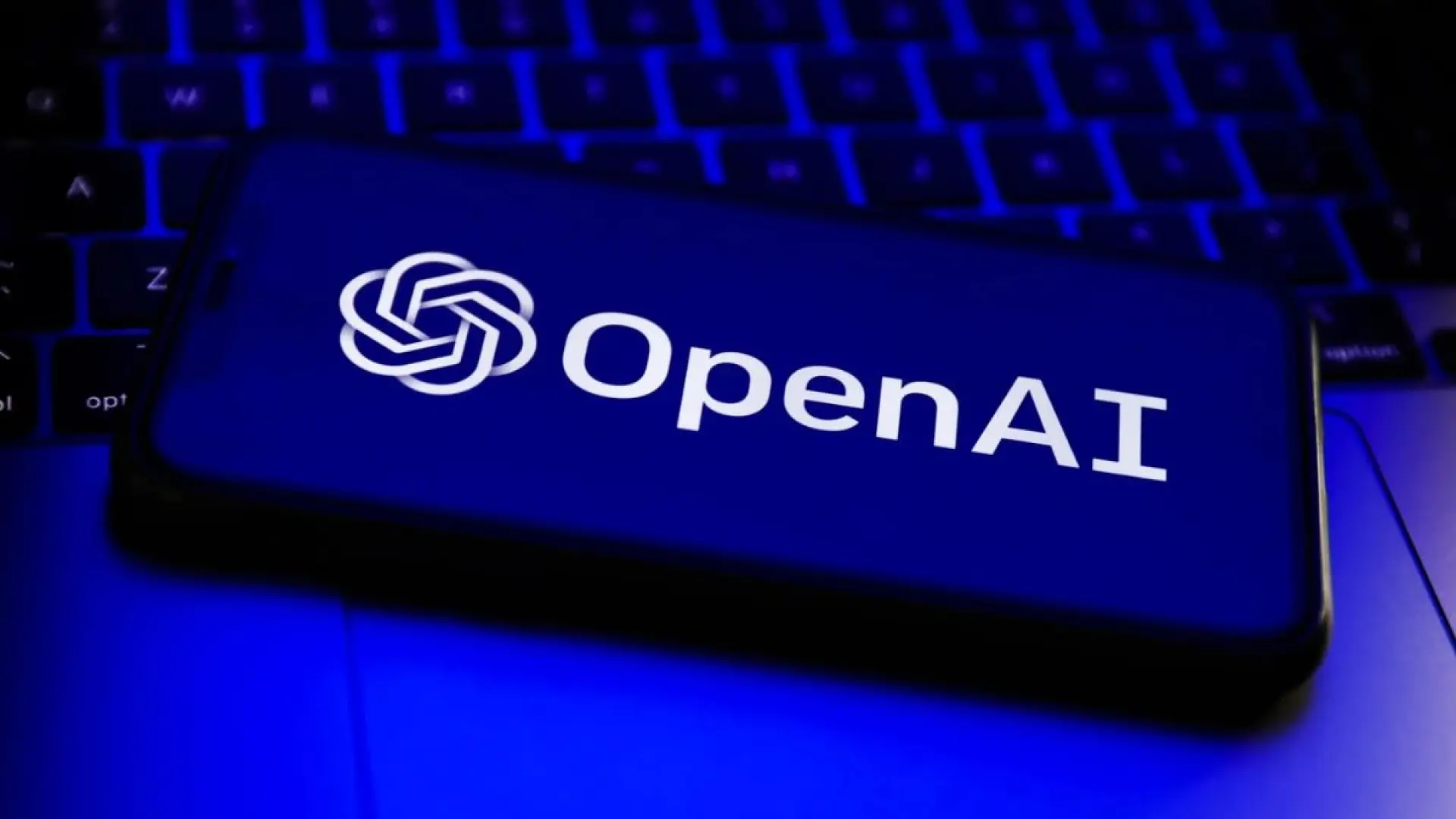 OpenAI refuerza la seguridad de sus modelos de IA para evitar ataques no deseados y hackeos