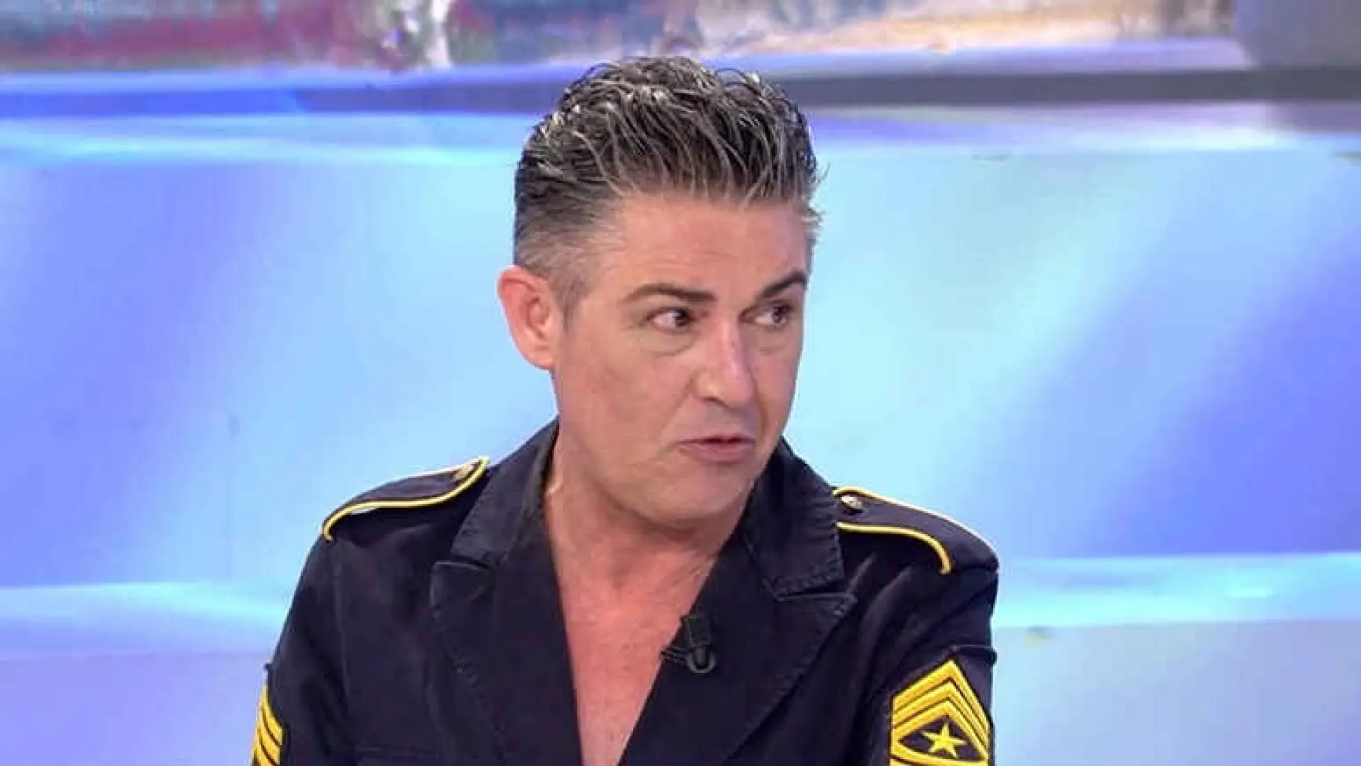 Ángel Garó muestra su rechazo al movimiento LGTBI: «A mí nadie me ha visto con plumas en la calle enseñando el culo»