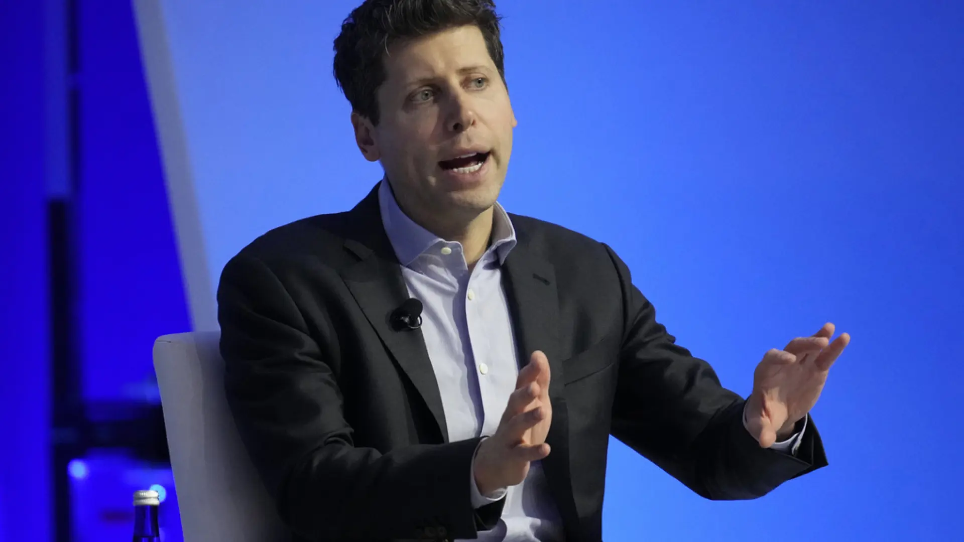 Sam Altman insiste en poner límites a la IA: «Hay dos formas en que su progreso podría salir muy mal»