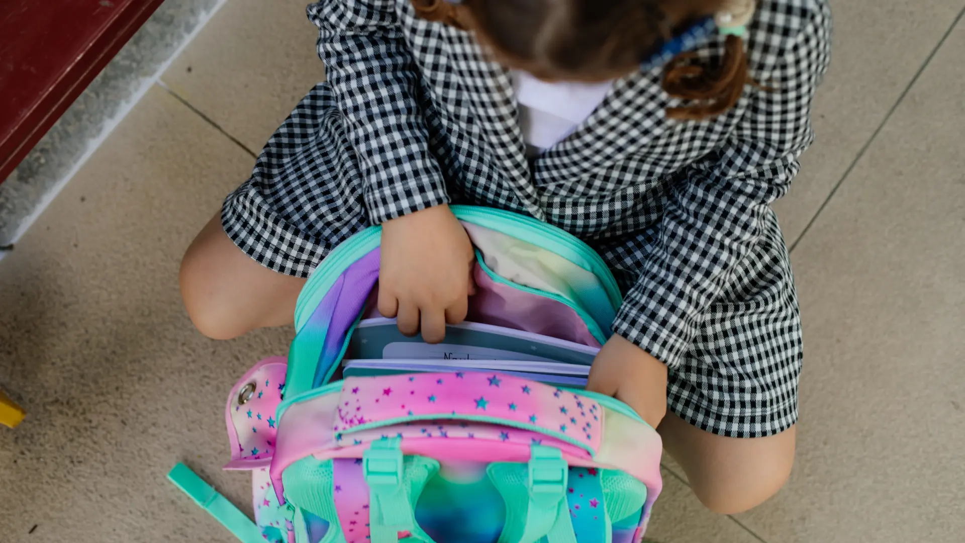 La rehabilitadora Helena Bascuñana avisa a padres y madres: «Las mochilas escolares para la vuelta al cole no deben ser una taquilla portátil»