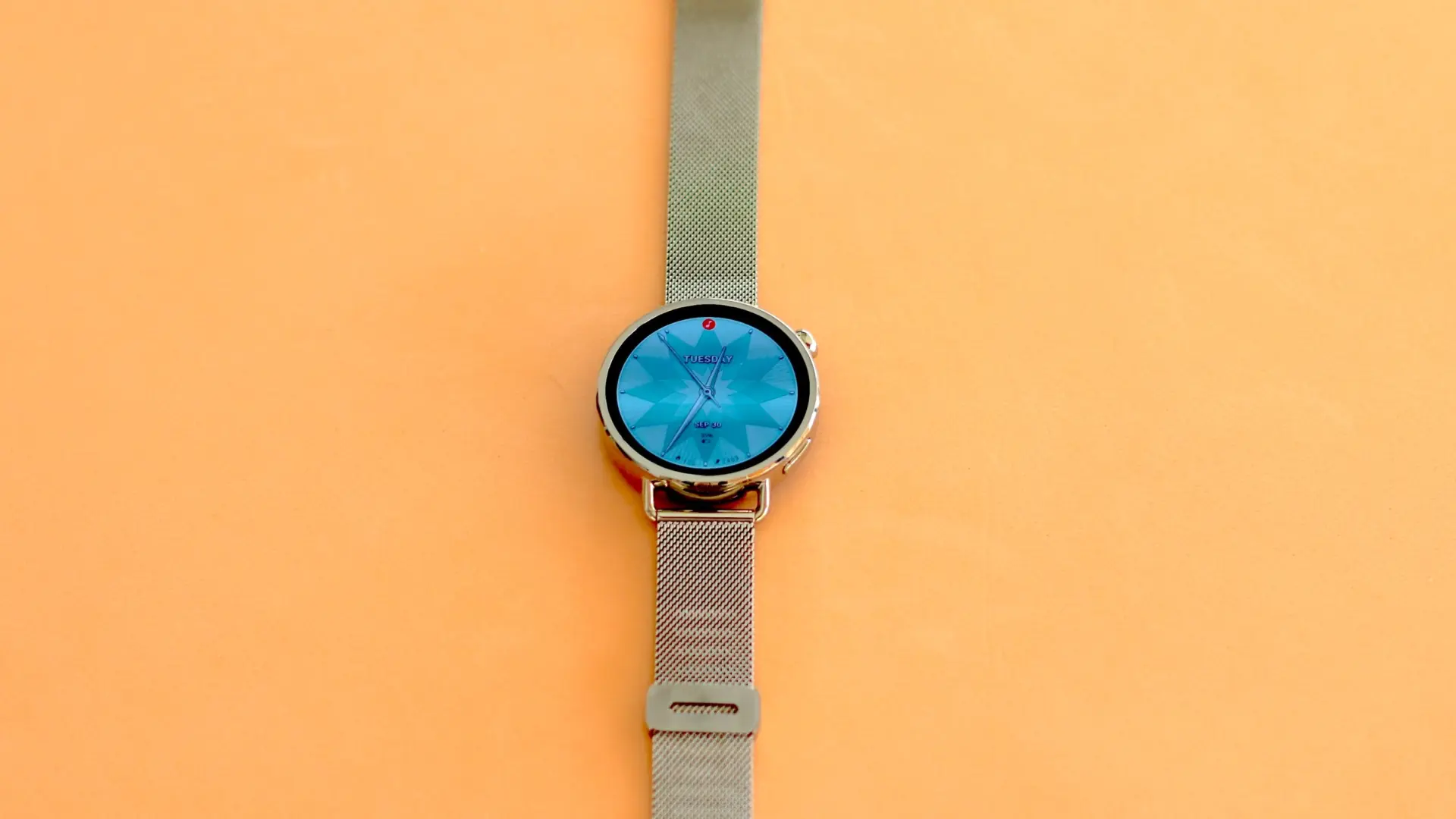 Llamadas, pasos y más: Xiaomi vende un reloj inteligente y deportivo que cuesta la tercera parte que el Apple Watch