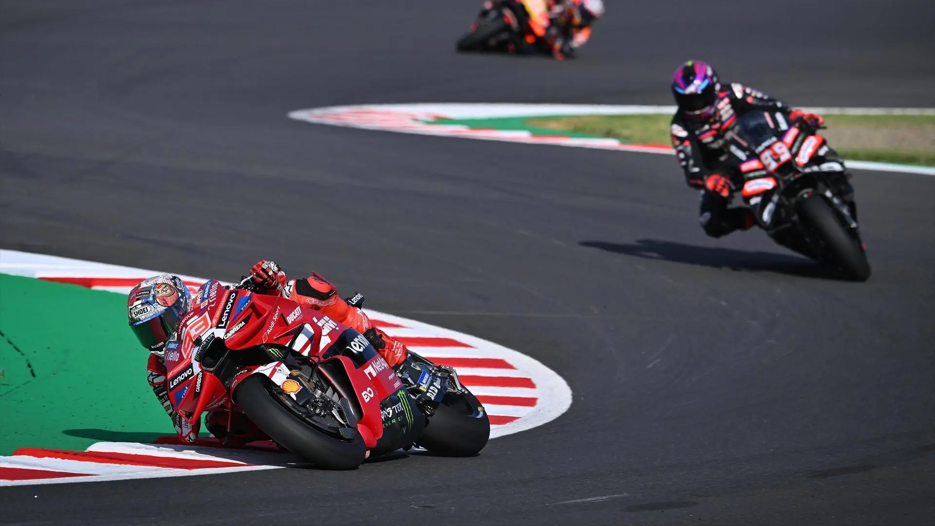 Marc Márquez gana en Motegi y se pone a tiro de piedra de Jorge Martín