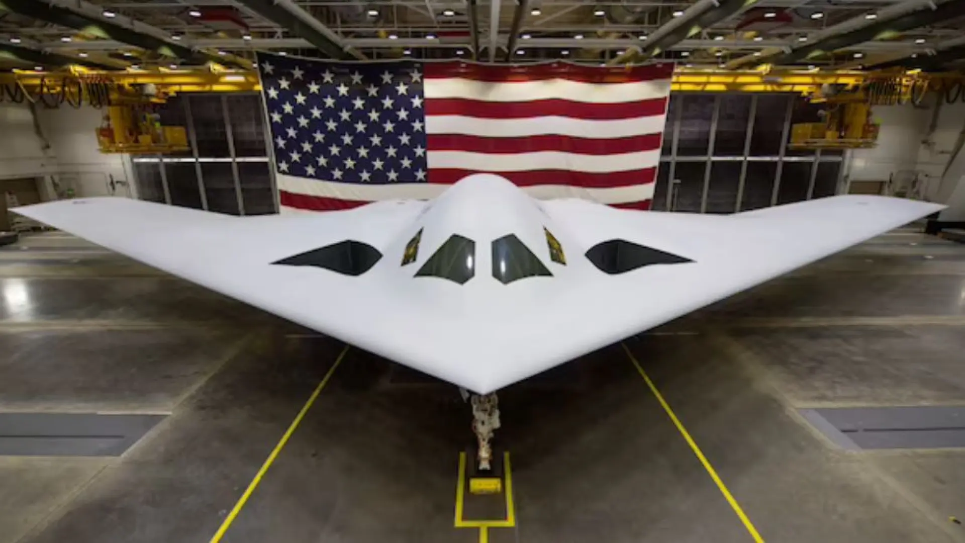 Una imagen de Google Earth revela cuánto mide realmente el bombardero furtivo B-21 Raider