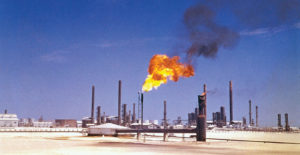 según el experto en futuros petroleros, Pierre Lacaze, propone que Arabia Saudita actúe como una especia de "banco central" del sector petrolero