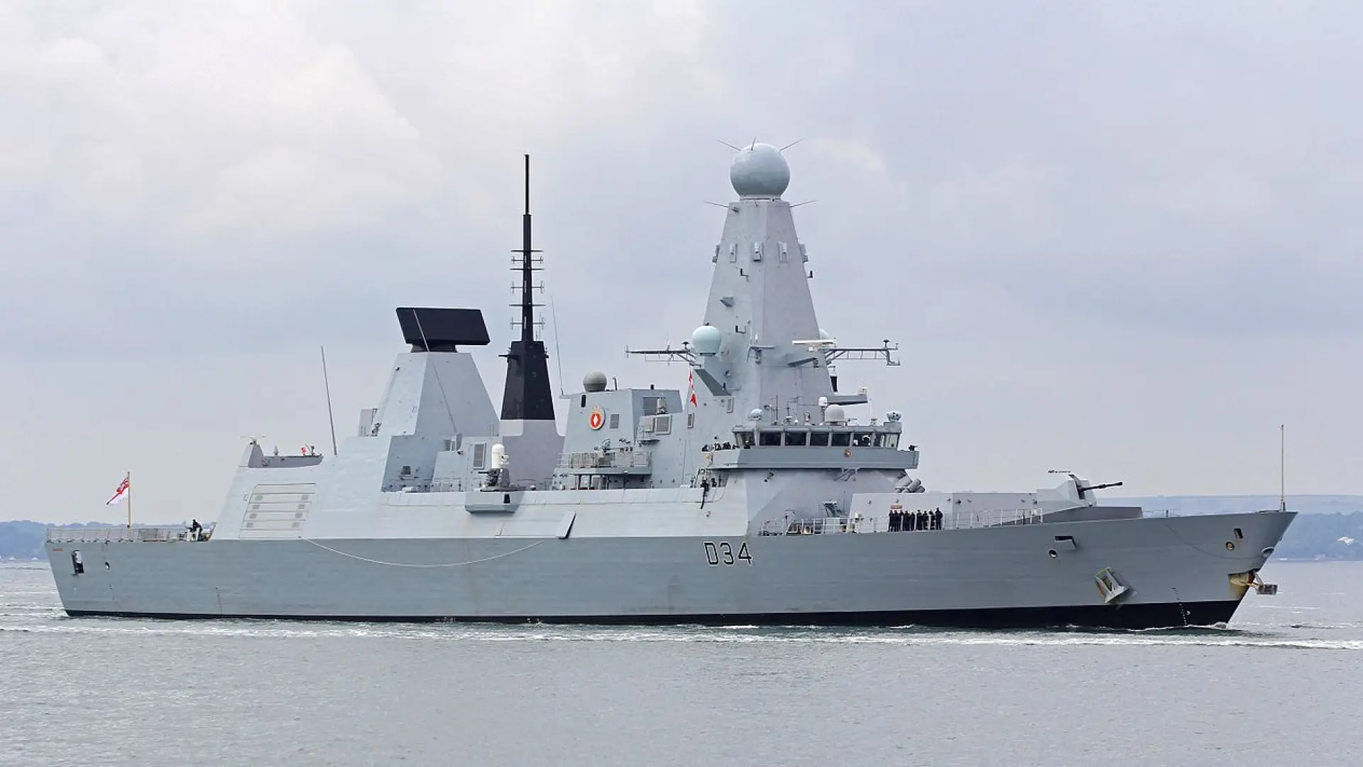 La Marina británica derriba un misil de los hutíes a buques mercantes en el mar Rojo