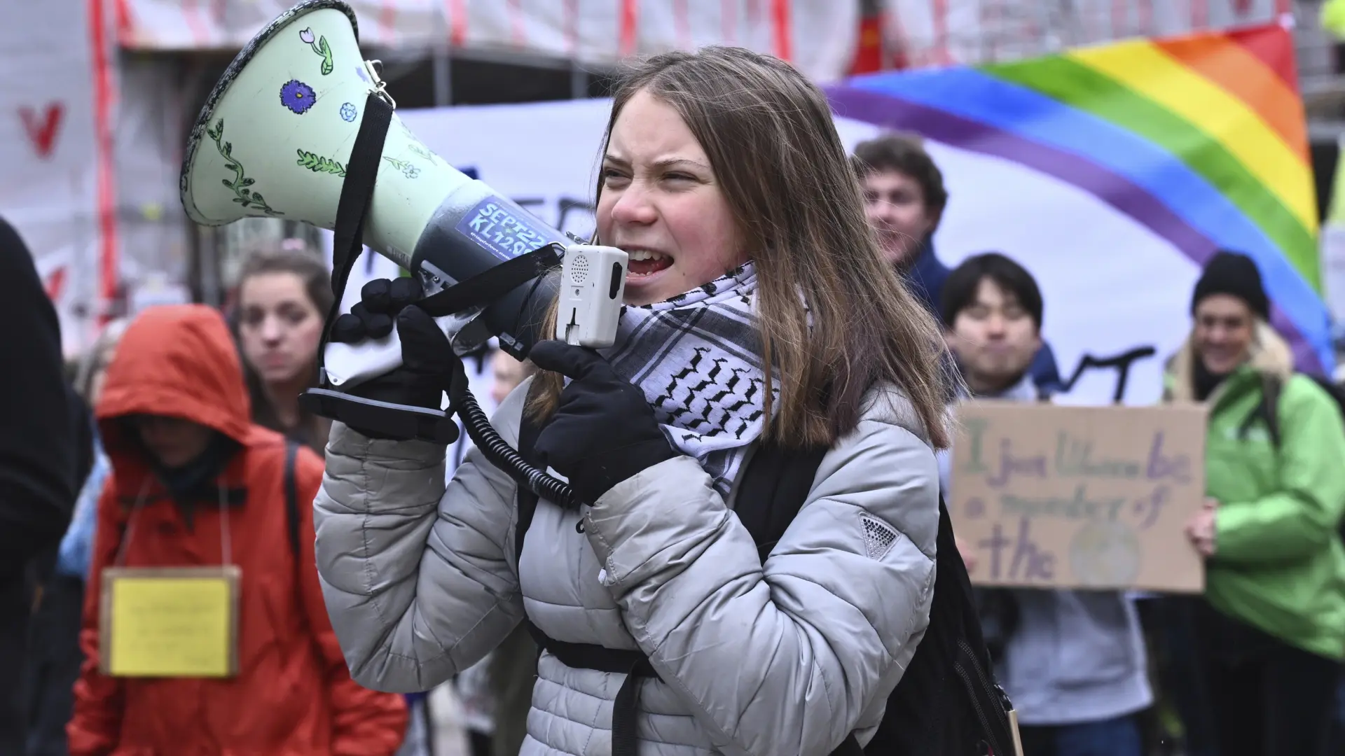 Acusan a la activista Greta Thunberg de desobediencia por realizar sentadas ante el Parlamento de Suecia